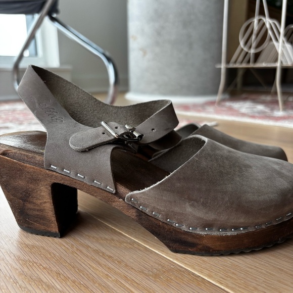 Size 39 Lotta from Stockholm Clogs - taupe and dark wood - Picture 1 of 11